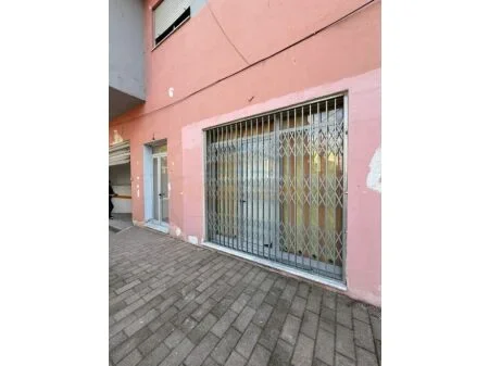 Tirane, jepet me qera ambjent biznesi Kati 0, 92 m² 550 € (Rruga Fabrika e Qelqit, Kombinat, Tiranë AREA46101)