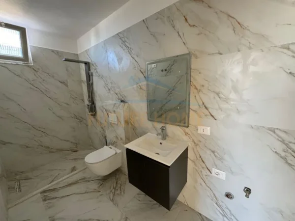 Shqiperi, shitet apartament 2+1+Ballkon Kati 10, 85 m² 125.000 € (PLAZH HEKURUDHA)