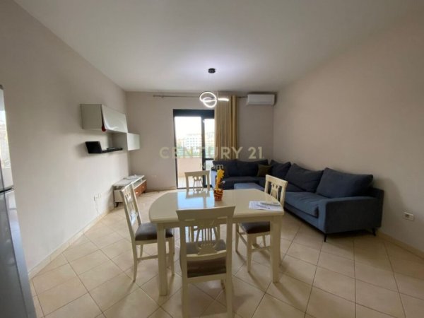 Tirane, jap me qera apartament 2+1+Ballkon , 118 m² 550 € (Liqeni i Thatë)