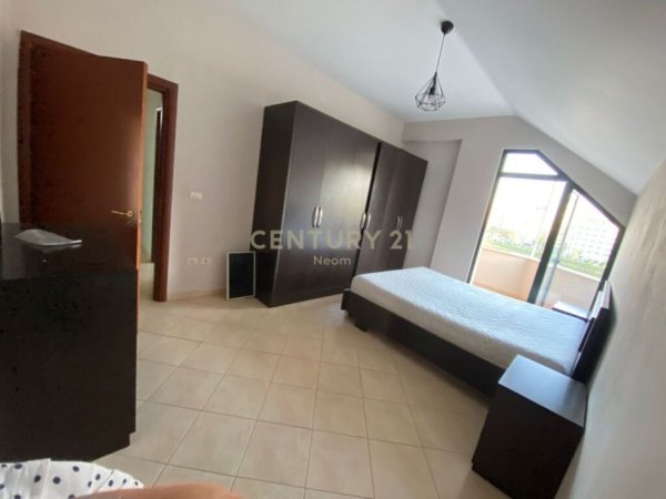 Tirane, jap me qera apartament 2+1+Ballkon , 118 m² 550 € (Liqeni i Thatë)