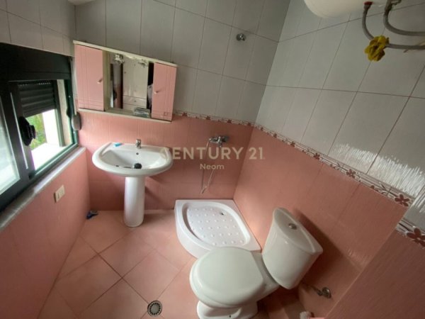 Tirane, jap me qera apartament 2+1+Ballkon , 118 m² 550 € (Liqeni i Thatë)