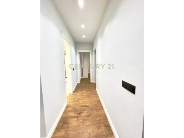 Tirane, jap me qera apartament 2+1+2+Ballkon , 115 m² 800 € (Kopshti Botanik Zoologjik)