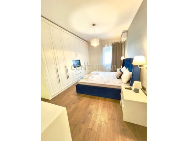 Tirane, jap me qera apartament 2+1+2+Ballkon , 115 m² 800 € (Kopshti Botanik Zoologjik)