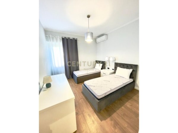 Tirane, jap me qera apartament 2+1+2+Ballkon , 115 m² 800 € (Kopshti Botanik Zoologjik)