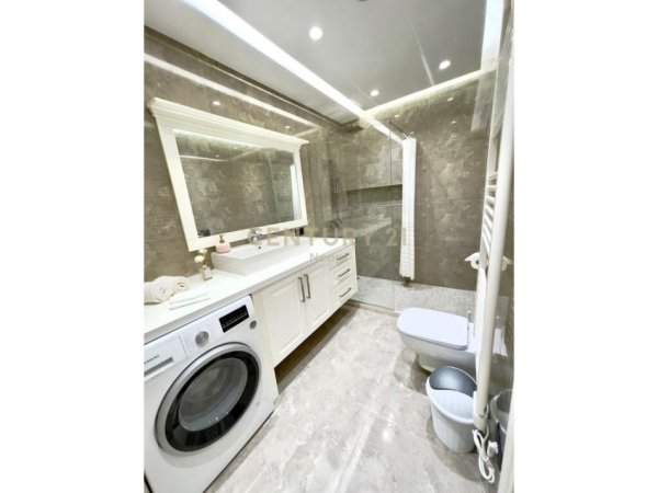 Tirane, jap me qera apartament 2+1+2+Ballkon , 115 m² 800 € (Kopshti Botanik Zoologjik)
