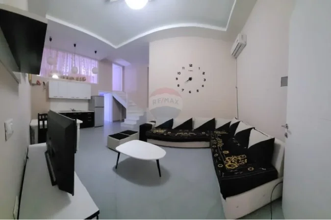Tirane, jepet me qera apartament duplex 2+1 Kati 1, 75 m² 300 € (Fresku)