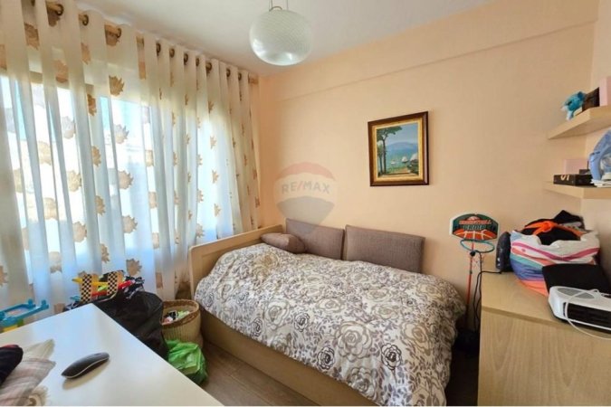 Tirane, jepet me qera apartament 2+1 Kati 4, 74 m² 850 € (Myslym Shyri)