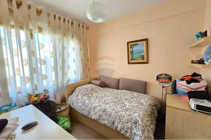 Tirane, jepet me qera apartament 2+1 Kati 4, 74 m² 850 € (Myslym Shyri)