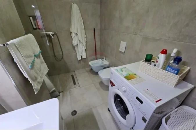 Tirane, jepet me qera apartament 2+1 Kati 4, 74 m² 850 € (Myslym Shyri)