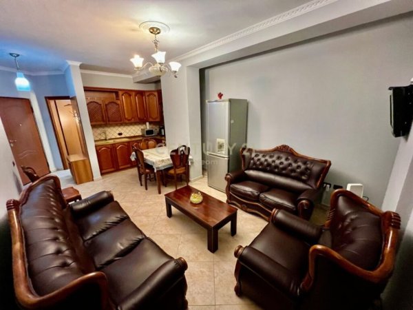 Tirane, jap me qera apartament 1+1+Ballkon , 70 m² 500 € (prapa XHEKO IMPERIAL, Garda)