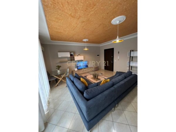 Tirane, jap me qera apartament 1+1+POST PARKIMI , 80 m² 600 € (Liqeni i Thatë)