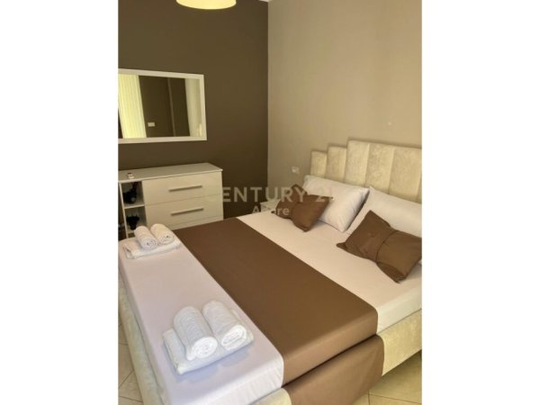 Tirane, jap me qera apartament 1+1+POST PARKIMI , 80 m² 600 € (Liqeni i Thatë)