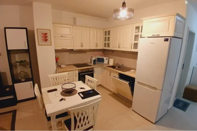 Tirane, jepet me qera apartament 1+1 Kati 7, 60 m² 600 € (Ndre Mjeda - Kompleksi Kontakt)