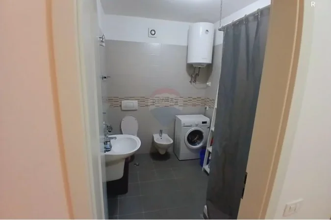 Tirane, jepet me qera apartament 1+1 Kati 7, 60 m² 600 € (Ndre Mjeda - Kompleksi Kontakt)