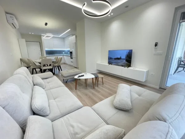 Tirane, shitet apartament 3+1+Aneks+Ballkon Kati 1, 110 m² 275.000 € (Liqeni i Thate)