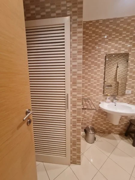 Tirane, jepet me qera apartament 1+1 Kati 7, 66 m² 700 € (Ne Bllok)