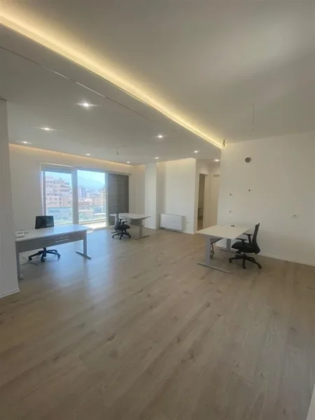 Tirane, jepet me qera ambjent biznesi Kati 9, 130 m² 1.300 € (Prane Qendres, Selvia)