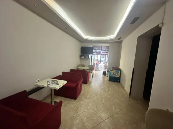 Tirane, shes bar-kafe Kati 0, 120 m² 170.000 € (Prane Rr. Myslym Shyri)
