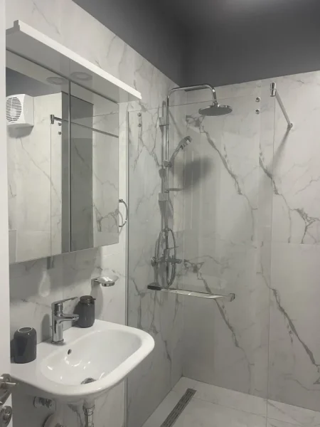 Tirane, jepet me qera apartament 1+1+Aneks+Ballkon Kati 7, 67 m² 60000 leke (Kompleksi ASL, Prane QSUT Rruga Kongresi Manastirit)
