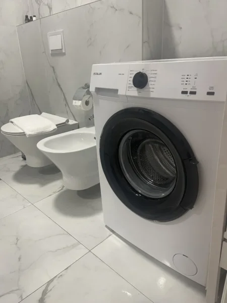 Tirane, jepet me qera apartament 1+1+Aneks+Ballkon Kati 7, 67 m² 60000 leke (Kompleksi ASL, Prane QSUT Rruga Kongresi Manastirit)