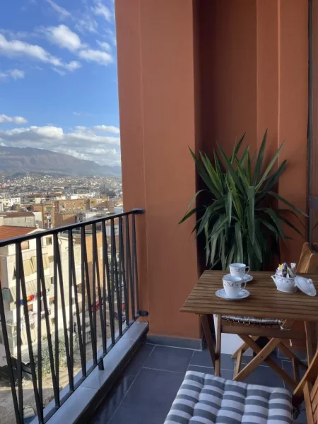 Tirane, jepet me qera apartament 1+1+Aneks+Ballkon Kati 7, 67 m² 60000 leke (Kompleksi ASL, Prane QSUT Rruga Kongresi Manastirit)