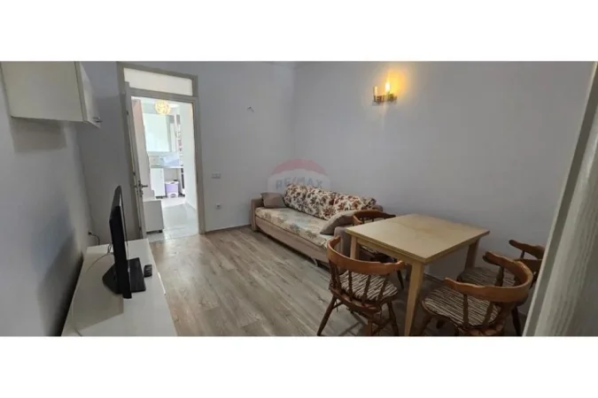 Tirane, jepet me qera apartament 1+1 Kati 3, 50 m² 400 € (Ali demi)
