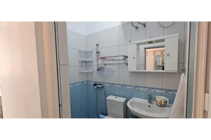 Tirane, jepet me qera apartament 1+1 Kati 3, 50 m² 400 € (Ali demi)