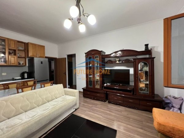 Tirane, shitet apartament 2+1 Kati 3, 85 m² 73.000 € (Rruga Azem Galica)
