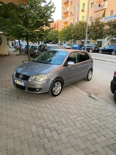 Elbasan, shitet makine VOLSWAGEN POLO Nafte, gri e erret manuale  Kondicioner 220 km 3.700 €