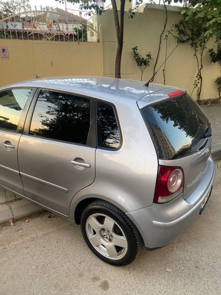 Elbasan, shitet makine VOLSWAGEN POLO Nafte, gri e erret manuale  Kondicioner 220 km 3.700 €