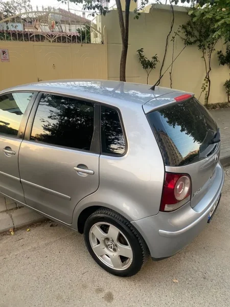 Elbasan, shitet makine VOLSWAGEN POLO Nafte, gri e erret manuale  Kondicioner 220 km 3.700 €