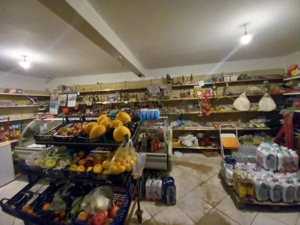 Durres, jepet me qera ambjent biznesi Kati 1, 42 m² 700 € (Plazh, Durres)