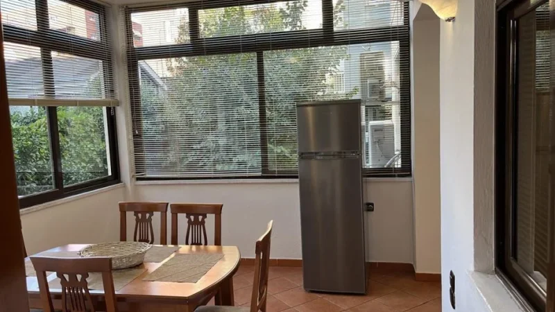 Tirane, jepet me qera shtepi 2+1+Ballkon Kati 1, 150 m² 500 € (Ali Demi)