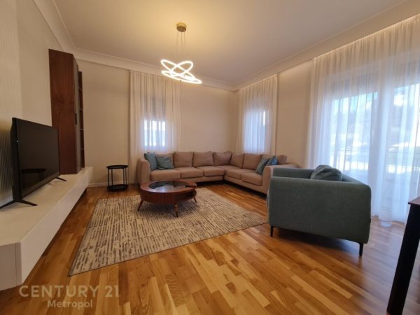 Tirane, jap me qera apartament 2+1+2+POST PARKIMI , 125 m² 1.800 € (Qendra Tregtare TEG)