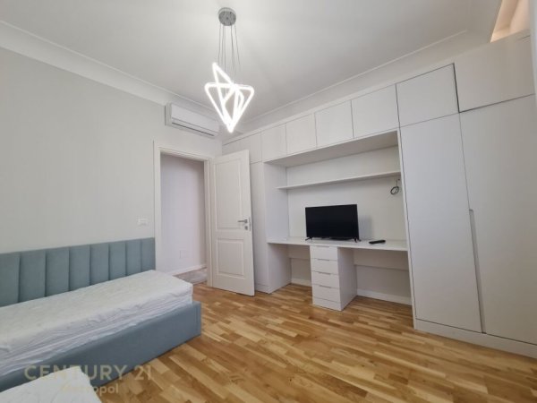 Tirane, jap me qera apartament 2+1+2+POST PARKIMI , 125 m² 1.800 € (Qendra Tregtare TEG)