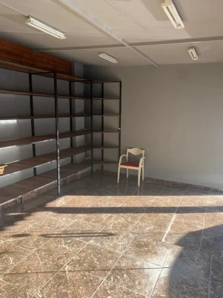 Tirane, jepet me qera ambjent biznesi Kati 0, 201 m² 750 € (rruga ndre mjeda)