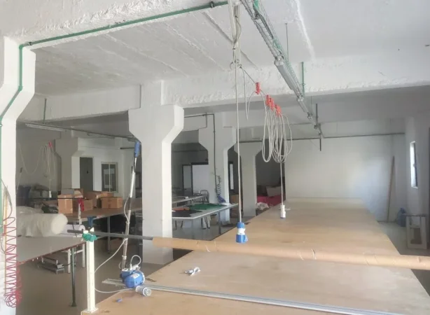 Tirane, jepet me qera ambjent biznesi Kati 2, 901 m² 2.850 € (rruga fabrika e qelqit)