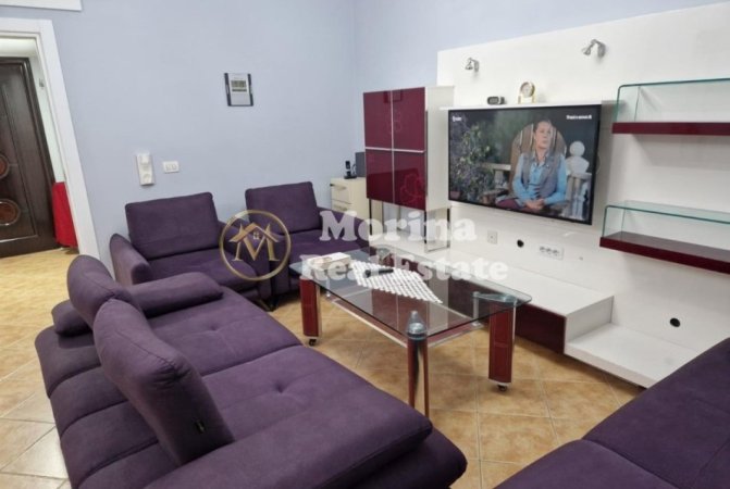 Tirane, jepet me qera apartament 3+1 Kati 4, 110 m² 800 € (Zogu Zi)
