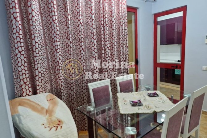 Tirane, jepet me qera apartament 3+1 Kati 4, 110 m² 800 € (Zogu Zi)