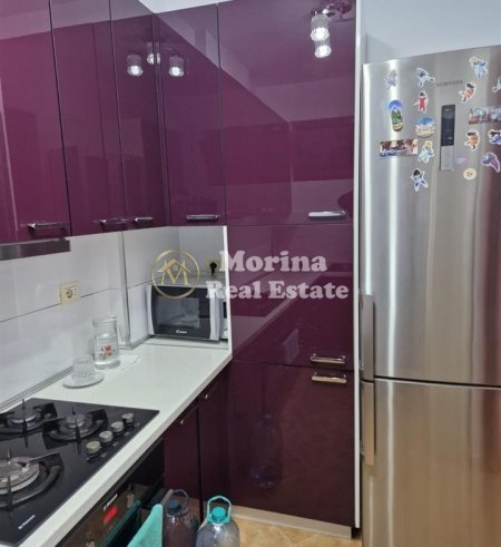 Tirane, jepet me qera apartament 3+1 Kati 4, 110 m² 800 € (Zogu Zi)