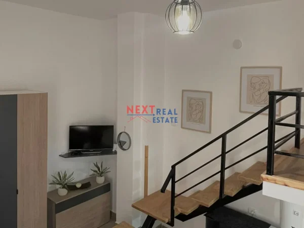 Vlore, jepet me qera apartament duplex 1+1 , 350 € (LUNGOMARE)