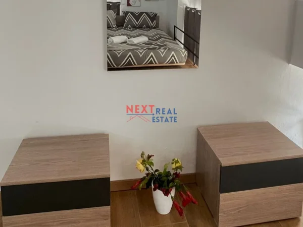 Vlore, jepet me qera apartament duplex 1+1 , 350 € (LUNGOMARE)