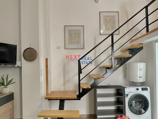 Vlore, jepet me qera apartament duplex 1+1 , 350 € (LUNGOMARE)