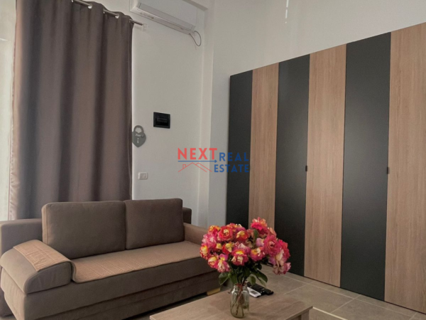 Vlore, jepet me qera apartament duplex 1+1 , 350 € (LUNGOMARE)