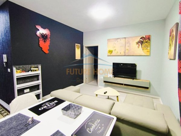Tirane, jepet me qera apartament 1+1 Kati 3, 64 m² 600€ (Unaza e Re)