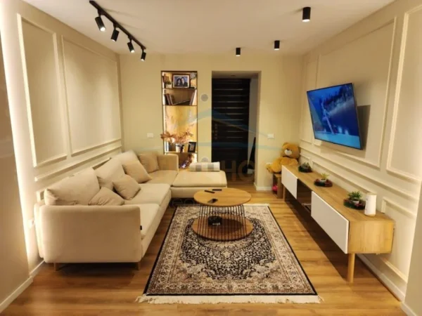 Tirane, jepet me qera apartament 2+1 Kati 3, 78 m² 700 € (RRUGA ASIM VOKSHI)