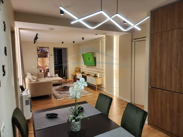 Tirane, jepet me qera apartament 2+1 Kati 3, 78 m² 700 € (RRUGA ASIM VOKSHI)