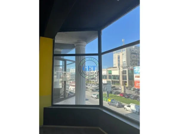 Durres, jepet me qera ambjent biznesi Kati 2, 300 m² 800 € (Perballe Galaktikut)