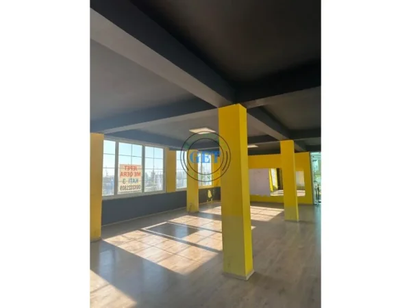 Durres, jepet me qera ambjent biznesi Kati 2, 300 m² 800 € (Perballe Galaktikut)