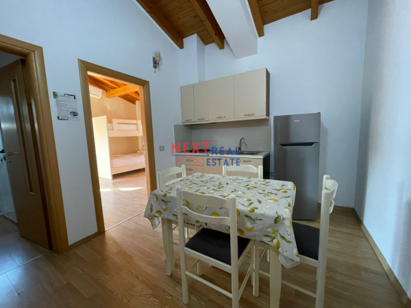 Vlore, jepet me qera apartament 2+1+Ballkon , 450 € (PLAZHI I VJETER)